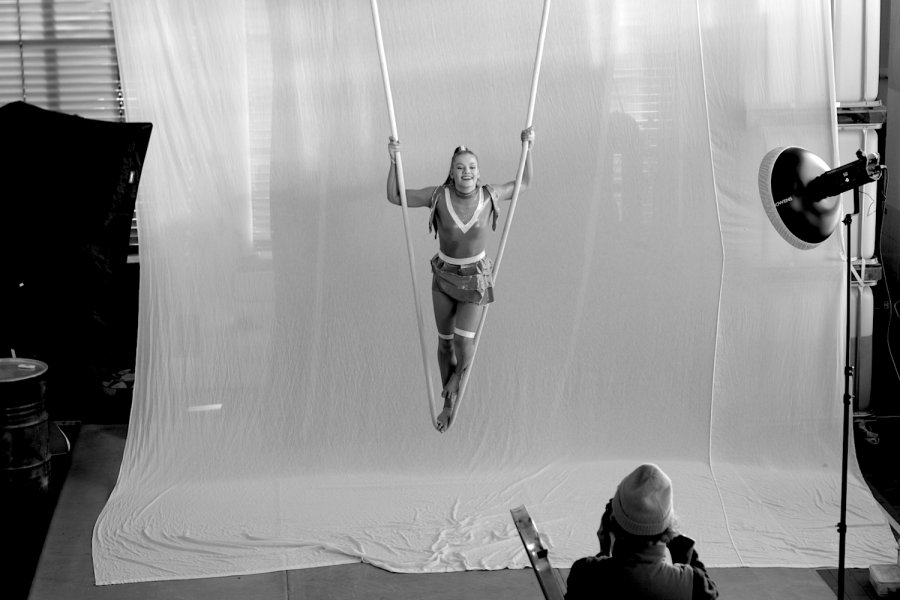 Fotoshoot einer Seilartistin mit Fotografin